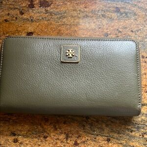 Tory Burch sage green wallet Good condition .